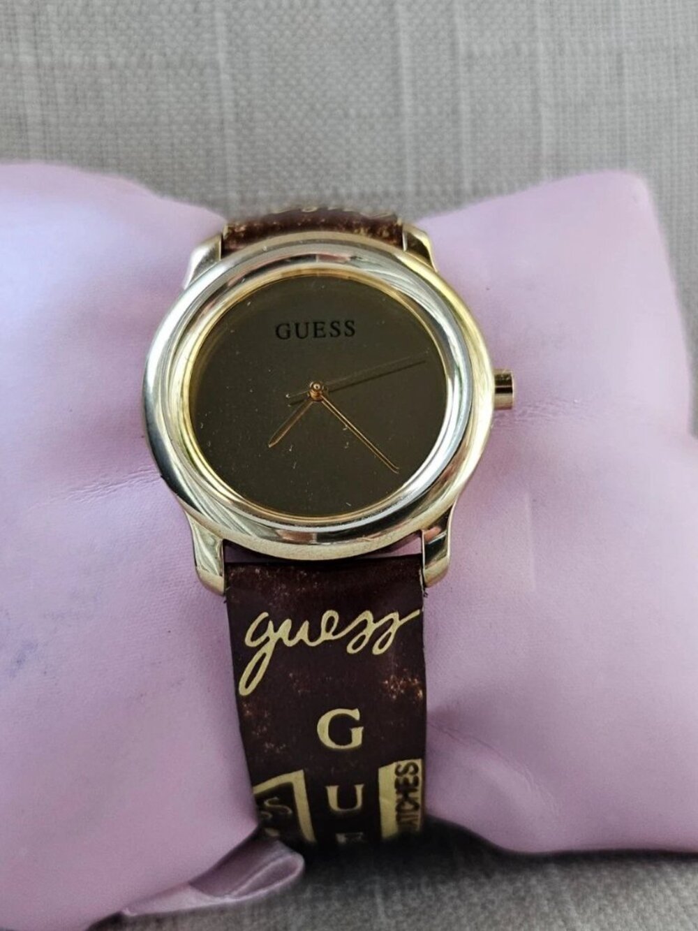 Vintage Guess Wristwatch Unisex Brown Leather Strap Gold Tone Face Analog Watch - Picture 5 of 12